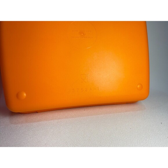 Tupperware Sandwich Keeper Set of 2 Clamshell Orange Container 3752A-1 - Picture 4 of 6